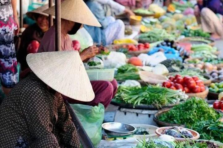 Tỏa Sáng Trên Mạng Xã Hội: Chuyên Gia Trang Điểm & Hotspot Matrix